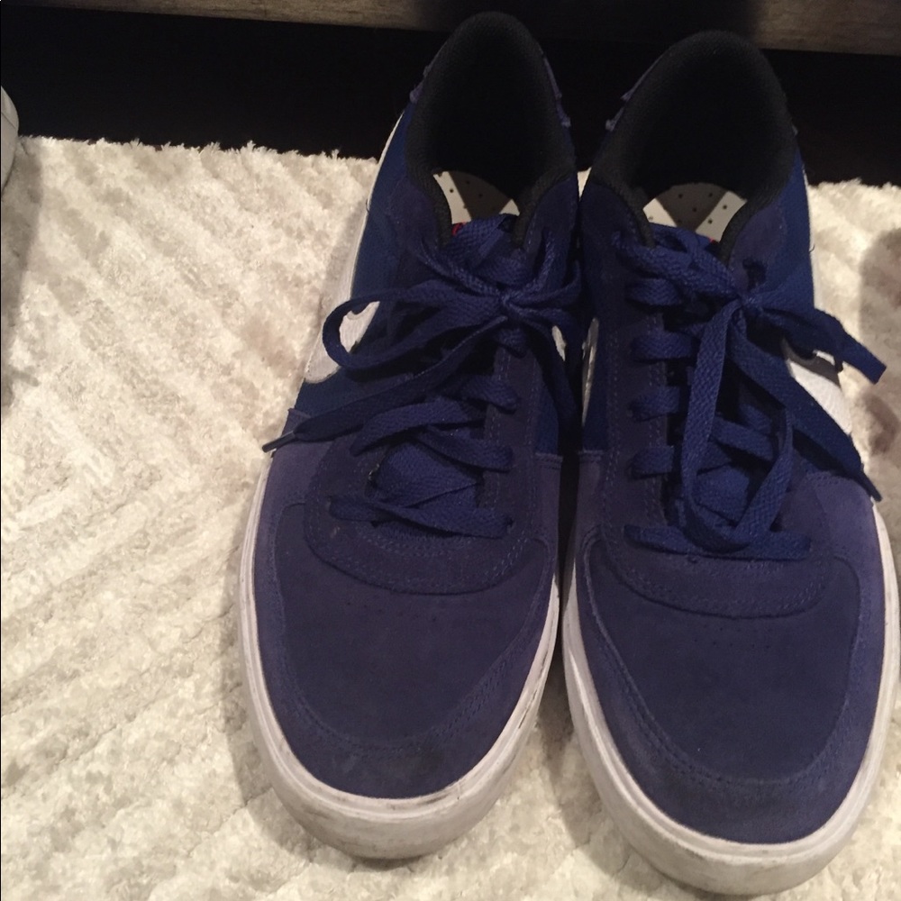Nike Men’s 11 SB CHARGE SHOES